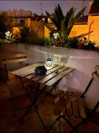 Pretty Marais Bastille With Balcony * Париж